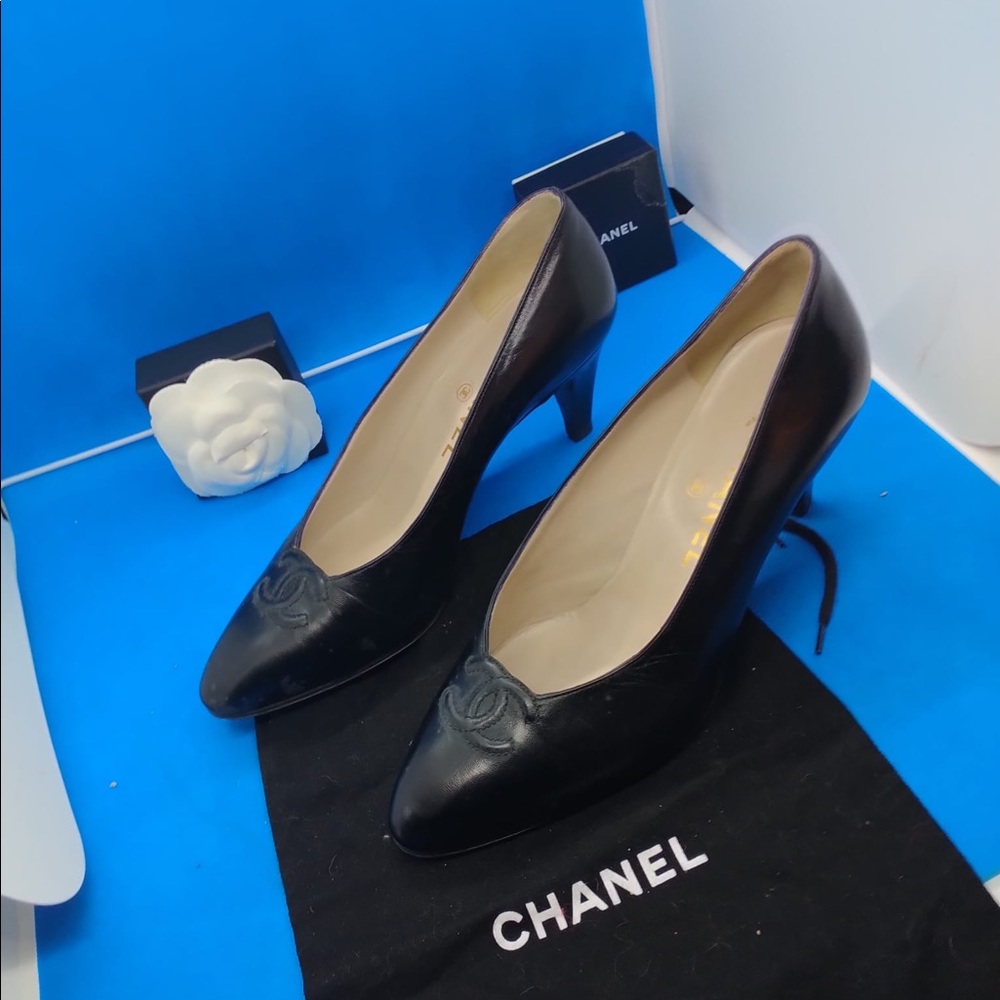 Chanel Rare Vintage Leather CC Adornment Black Pumps Sz 36 - Picture 4 of 6